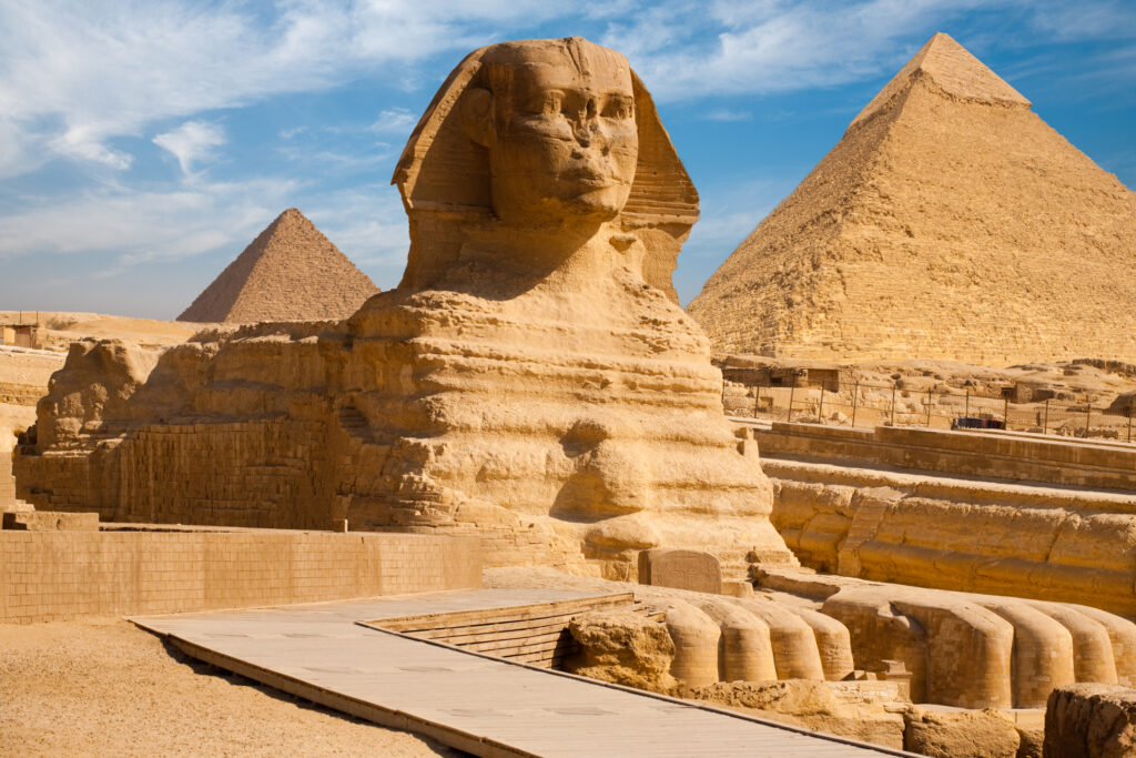 Un itinerario di LastMinu Tour di 8 giorni per scoprire splendori e misteri dell'antico Egitto, visitando luoghi imperdibili come Il Cairo, Assuan, Kom Ombo, Edfu, Luxor e Karnak.